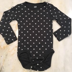 H&M organic onesie 9-12m